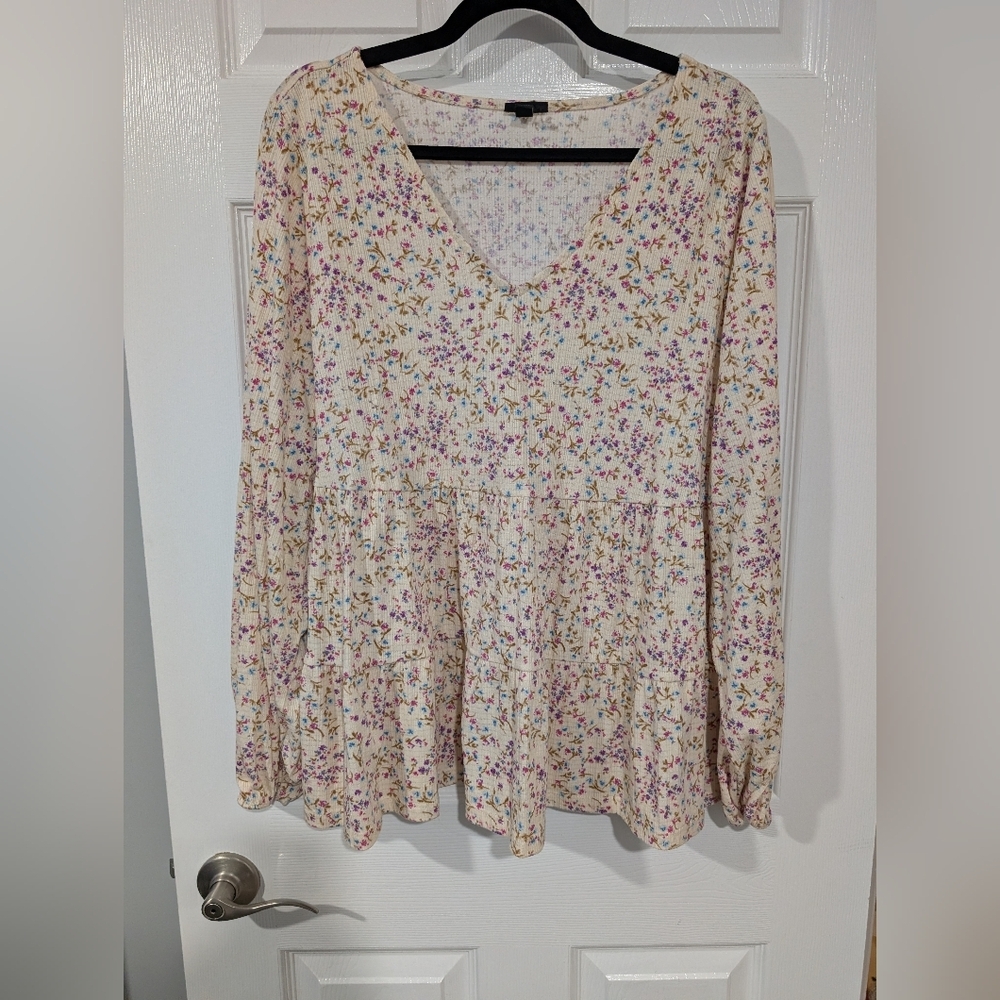 Torrid Floral Texture Jersey V-Neck Long Sleeve Tiered Top in Size 2 (18/20) - Picture 2 of 14